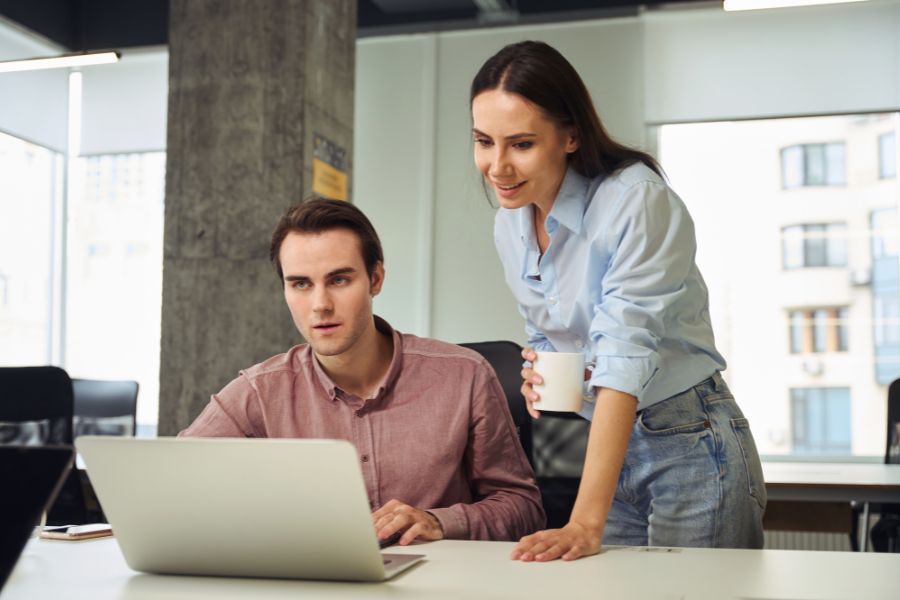 Obtaining company employee visa Valencia